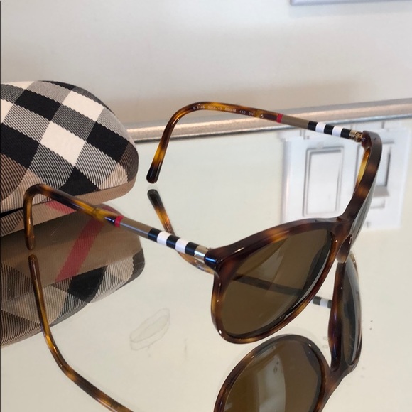 Burberry Accessories - Burberry Sunglasses